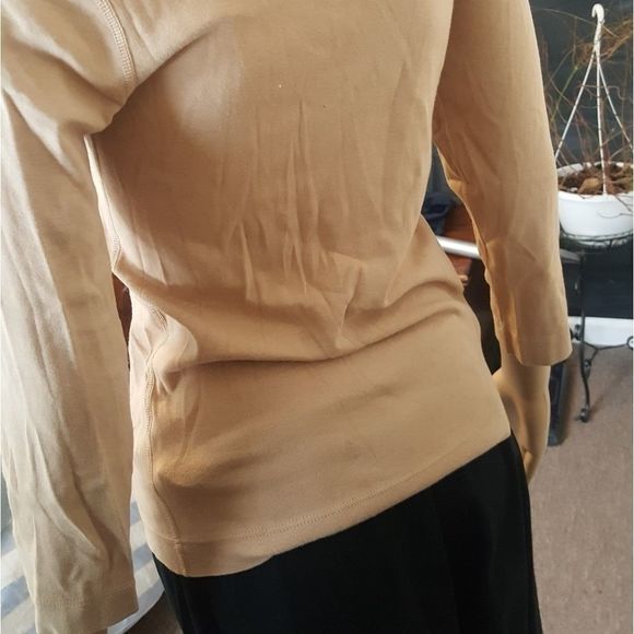 Three Dots Shirt Light Tan Vneck 3/4 sleeve Size Medium - Picture 2 of 6